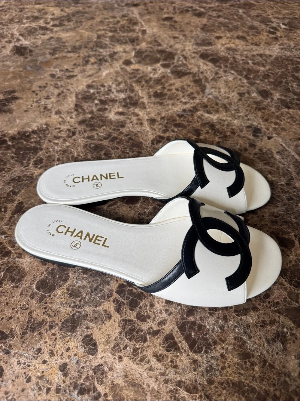 Chanel 26s ivory black logo slides sandals flats sz 39